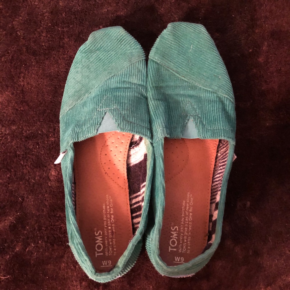 TOMS green corduroy classics!
